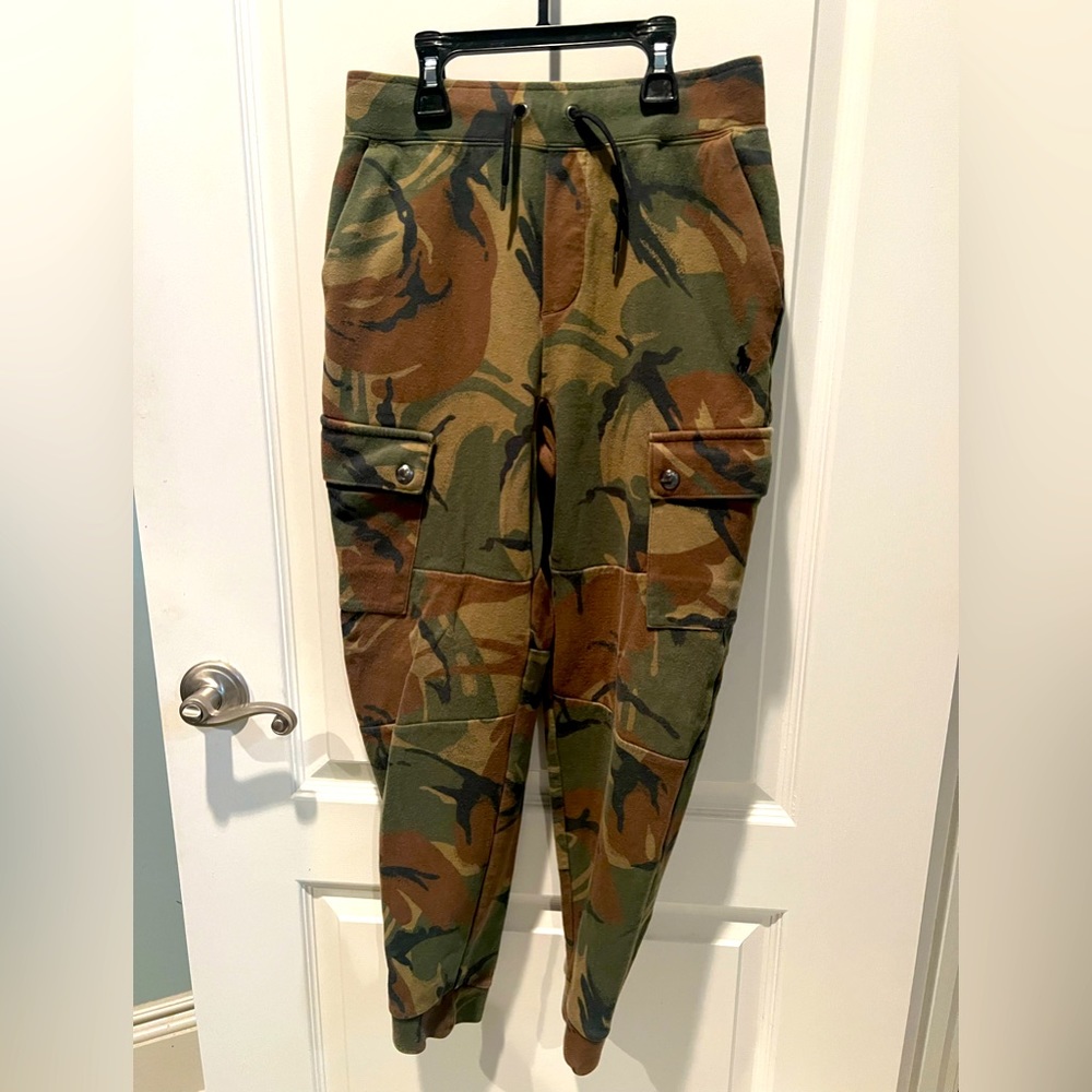 Ralph Lauren Camouflage cargo joggers. Boys size M (10-12).